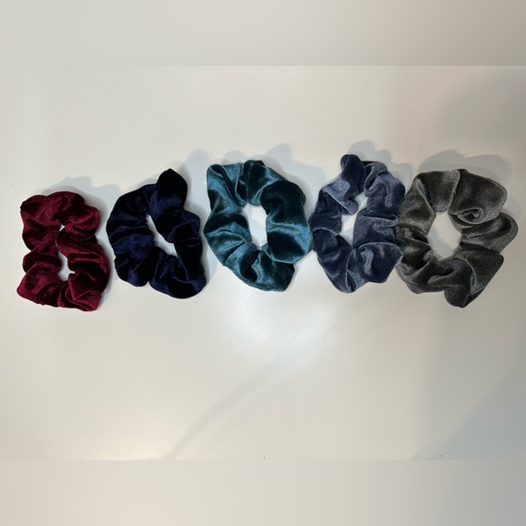 Velvet Hair scrunchies - Picture 1 of 3
